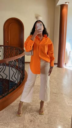 Ig:marines.contrerass Orange Shirt Outfit, Casual Chic Outfits, Outfits Modest, Modest Summer Outfits, Chique Outfits, Orange Outfit, Looks Street Style, Orange Shirt, Casual Chic Outfit