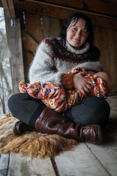 A nursing and baby wearing sweater. This pattern is worked seamlessly from the bottom up. You will keep on knitting until the work will be joined in a round. The sweater has a Raglan fit and should have a positive ease of about 10-12 cm depending on how old your little one is and what carrier you are using. If you have a little one up to 6-9 month I recommend knitting 1 size bigger then you would usally wear. You might want to go one more size up if you have a Toodler. The Sweater I am wearing on the Photo is 2 sizes up to what I would usually wear! Sizes(2XS, XS, S) (M, L, XL) (2XL, 3XL, 4XL)MeasurementsChest: (80, 88, 96) (104, 112, 120) (128, 136, 144) cm ( without baby :-))Whole length women: (60, 61, 62) (63, 64, 65) (66, 67, 68) cmArm length women: (51, 51, 52) (53, 53, 54) (54, 56, Icelandic Wool Sweaters, Nursing Sweater, White Tweed, Winter Sweater, How Old, Keep On, Wool Sweater, Baby Wearing, Wool Sweaters