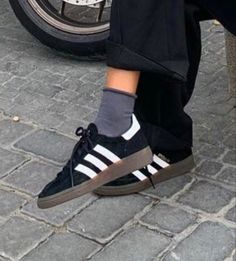 Black Gazelles, Samba Outfit, Look Adidas, Quoi Porter, Adidas Spezial, Adidas Sneaker, Adidas Outfit