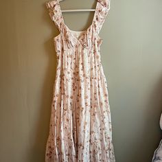 Nwot Size Medium 70s Boho Dress, Feminine Casual Lined Midi Dress, Sundress Style Lined Midi Dress For Brunch, Feminine Lined Midi Sundress, Spring Long Lined Sundress, Feminine Midi Length Lined Sundress, Feminine Lined Midi Dress For Day Out, Beige Floral Midi Dress For Day Out, Brunch Midi-length Sundress