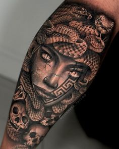 120 Medusa Tattoo Designs with Meaning | Art and Design Medusa Thigh Tattoo, Medusa Tattoo Sleeve, Skull Thigh Tattoos, Medusa Tattoos, Tattoo Designs With Meaning, Designs With Meaning, Meaning Art, Medusa Tattoo Design, Inner Forearm Tattoo