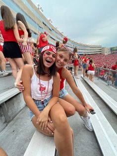 Wisconsin Game Day Outfit, Alabama Football Game, Stadium Pics, Osu Game, College Tailgate Outfit, College Core, Gameday Fits, College Tailgate