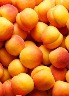 a pile of ripe apricots sitting on top of each other