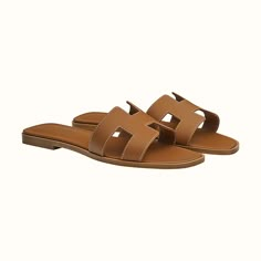 Sandal in Box calfskin with iconic "H" cut-out. An iconic Hermes style, this silhouette is an essential piece in every wardrobe. Hermes Oran Sandals, Square Shoes, Hermes Style, Sandals Gold, Silk Accessories, Hermes Shoes, Hermes Oran, Legging Sport, Fashion Buyer