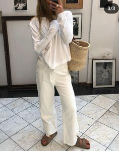 Relaxed Outfits, Boutique Jeans, White Jeans Outfit, Clothing Staples, Fashion Victim, Jeans White, Style Crush, Outfit Combinations, Basic Outfits