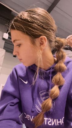 #preppy_hairstyles East Volleyball Hairstyles, Cute Volleyball Hairstyles Bubble Braids, Bubble Braid Volleyball Hairstyles, Sports Hairstyles Medium Hair, Low Pony Volleyball Hairstyles, Club Volleyball Hairstyles, Braided Hairstyles For Dance Practice, Low Volleyball Hairstyles, Hair Styles For Runners