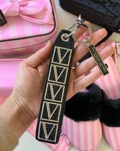 Keychain Ideas, Wishlist 2024, Material Girl, Car Keychain, Material Girls, Christmas Wishlist, Lookbook Outfits, Key Chains