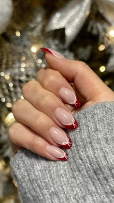 festive wine red bow nail idea Kutek Disney, Nagel Tips, Easy Nails, Girly Acrylic Nails, Casual Nails, Nail Swag, Xmas Nails, Nailed It, Classy Nails