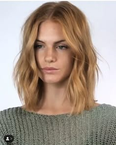 Short Bob Hairstyles Strawberry Blonde, Strawberry Brunette Hair Short, Caramel Hair Color Honey Golden Short Hair, Caramel Lob Hair, Short Reddish Blonde Hair, Shoulder Length Hair Strawberry Blonde, Strawberry Blonde Shoulder Length Hair, Short Strawberry Hair, Strawberry Blonde Long Bob