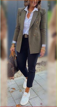 If you are wondering how to dress to make your upper arms look thinner and slimmer, you are in the right place. This article includes 5 simple tips. Casual Chic Outfits, Blazer Outfits For Women, Green Blazer, Casual Chic Outfit