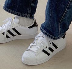 Trendy Adidas Shoes, Adidas Superstar Outfit, Superstar Outfit, Adidas Superstar Black, Dream Things, Look Adidas, Diy Vetement, Superstars Shoes, Suspender Skirt