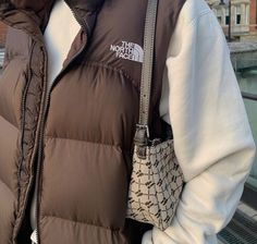 Brown Puffer, Brown Outfit, Streetwear Fashion Women, Vest Outfits, Mode Vintage, Mode Inspiration, Looks Vintage, Fashion Killa, Outfits Casuales