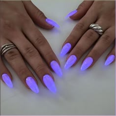 Neon Lavender Nails, Glow In The Dark Acrylic Nails Ideas, Glow In The Dark Nails Acrylic, Electric Purple Nails, Dark Purple Ombre Nails, Nail Art Summer 2024, Glow In The Dark Nails Designs, Glow In Dark Nails, Purple Galaxy Nails