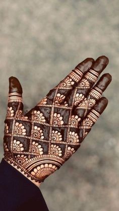 a person with their hand covered in hendi on the palm of their left hand