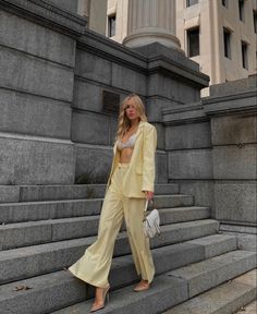 Darkest Temptation, Foam Mirror, Mustard Yellow Outfit, Outfit Blonde, Yellow Outfits, Curly Girl Hairstyles, Dark Blonde, Curly Girl