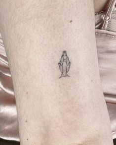 Catholic Tattoos, Minimalistic Tattoo Ideas, Mary Tattoo, Minimalistic Tattoo, Theme Tattoo, 4 Tattoo, Petite Tattoos, Hand Poked Tattoo, Minimalist Tattoos