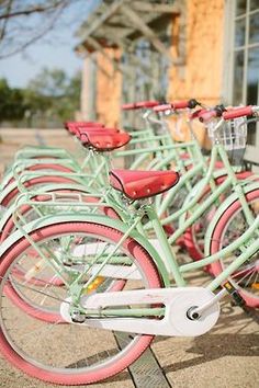 there are many bikes that are lined up together