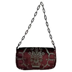 Check out this item from 1stdibs! S/S 2000 Gucci by Tom Ford Burgundy Velvet Chain Bag : https://www.1stdibs.com/id-v_16842462 Velvet Gucci, Gucci Chain, Gucci By Tom Ford, Tom Ford Bag, Rose Bag, Gucci Spring, Fur Purse, Hermes Kelly Bag, Baroque Pattern