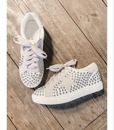 Girls Night Outfit, Studded Sneakers, Studded Shoes, Tie Dye Fashion, Star Studs, Women Clothing Boutique, White Sneakers, Date Night Outfit, White Sneaker