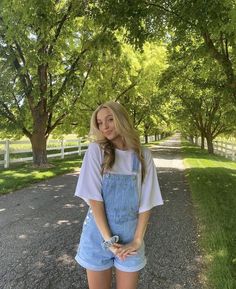 Dungaree Outfit, How To Have Style, Summer Fashion Outfits, Casual Style Outfits, Mode Inspiration, Looks Vintage, Spring Summer Outfits, Outfits Casuales, Modest Outfits