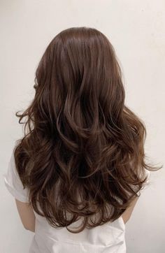 "Carefree Curls: Wavy Hairstyle Ideas for Effortless Elegance Layered Hair Medium Perm, Xl Haircut Long Hair, Perm Styles For Medium Hair, Perm Hair Women, Xl Haircut, Perm Hairstyles For Women, Mid Length Hair With Layers Wavy, Wavy Layered Hair