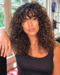 Curly Hair Fringe, Natural Curly Hair Cuts, Curly Hair Photos, Colored Curly Hair, Haircuts For Curly Hair, Curly Hair Inspiration, Curly Girl Hairstyles, Curly Hair With Bangs, Curly Hair Tips