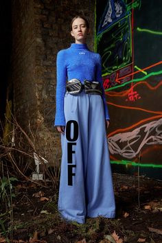 See the complete Off-White Pre-Fall 2017 collection.This season, it's about being bold… Pair the perfect outfit with innovative sportswear. Photographed: Off-White Pre-Fall Sportswear Collection Off White Collection, American Theme, Fashion Closet, Inspiration Photo, Pre Fall Collection, 2017 Fashion, Neutral Fashion, Virgil Abloh