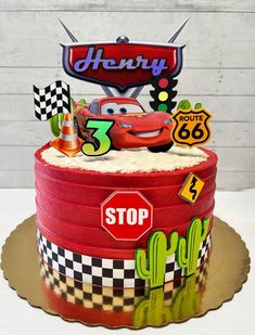 Please, 3 information are necessary in this cake: name, age and cake diameter Thank you️ Boxing Theme Party Ideas, Cars Cake Topper, Bolo Blaze, برق بنزين, Birthday Cale, Disney Cars Cake, Cars Theme Cake, Car Cake Toppers, Cars Birthday Party Decorations