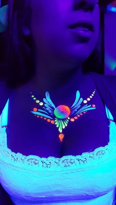 Rave Face Paint, Glowing Paint, Uv Face Paint, Neon Face Paint, Uv Party, Uv Makeup, Festival Paint, Neon Tattoo, Glow In Dark Party