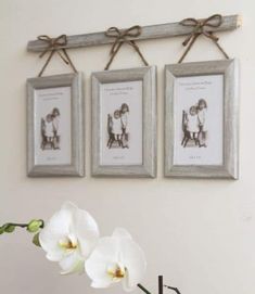 Photo Frame Ideas In Bedroom, Diy Frame Decor, Carillons Diy, Picture Arrangements, Picture Frame Crafts, Photo Wall Decor, Decoration Photo, Farmhouse Decor Living Room