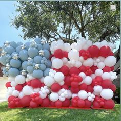 balloons are arranged in the shape of an american flag