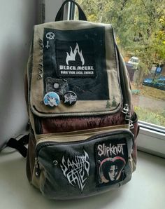 Punk Fashion Diy, Inside My Bag, Battle Jacket, Backpack Decoration, Punk Outfits, Cute Bags, Punk Fashion, Alternative Fashion, Fun Bags