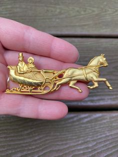 Beautiful pin! Please see my other listings for more vintage pins- I am happy to combine the shipping. Thanks so much! Vintage Christmas Brooches, Horse Drawn Sleigh Christmas, Horse Drawn Sleigh, Sleigh Christmas, Horse Drawn, Christmas Pins, Vintage Pins, Pin Brooch, Favorite Jewelry