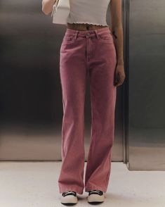 #jeans #denim #vintage #pinkjeans #casualstyle #springjeans #pants #streetstyle #jeans2023 #vintagestyle #pantsforeveryday #fashionphotography #fashionlook #fashionset #outfit2023 #fashion2023 #lookof2023 #lichibrand #spring2023 #springlook #relaxedjeans #summer2023 #summerstyle #summerlook Pantalon Rose, Spring Jeans, Trendy Pants, Rose Pale, Relaxed Jeans, Pink Jeans, Online Fashion Store, Loose Jeans, Online Fashion Stores