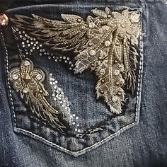 Super Cute Pair Of Miss Me Jeans With Rhinestones On Back Adorned On Pockets With Lace And Leather Flowers Florida Leaf And 10th Of Sparkle Practically. Brand New Just Doesn't Fit Me After I Had My Baby. Studded Jeans Outfit, Bedazzled Pants, Embroidered Jeans Diy, Jeans With Rhinestones, Clothes Embroidery, Bday Wishes, Miss Me Pants, Dream Things, Orange Jeans