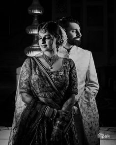 Poses For Couples Photoshoot Wedding, Wedding Pose Indian, Couple Shoot Poses Indian Wedding, Couple Poses On Wedding, Mrg Couple Pose, New Cupal Pose, Wedding Portrait Poses Couple Photography, Couple Pic Wedding, Bridal Groom Photography Indian