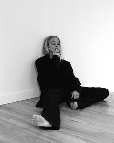 Josefine H J, White Fashion Photography, Model Inspo, Studio Shoot, Pose Reference Photo, Black N White, White Aesthetic, Strike A Pose, Photography Inspo