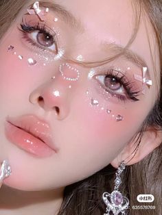 Kpop Makeup Gems, Pink Chinese Makeup, Makeup Diamond Face, Makeup For White Outfit, Kokomi Makeup, Gidle Makeup, Coquette Makeup Look, Angelic Makeup Look, Korean Makeup Style