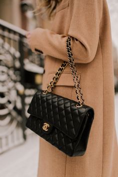 Mode Chanel, Bag Sewing, Fancy Bags, Bags Black, Valentine's Day Outfit, Burberry Handbags, Coach Bag