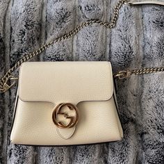 Gucci Classic White Leather Interlocking G Crossbody. Perfect For Spring And Summer! Silver Chain Strap. Worn Maybe 10 Times. Great Condition!! Few Makeup Marking Inside As Shown. Gucci Crossbody Bag White, Gucci Wallet On Chain, Gucci Dionysus Mini, Gucci Soho Disco Bag, Soho Disco Bag, Gucci Crossbody Bag, Gucci Purse, Vintage Crossbody Bag, Bags Gucci