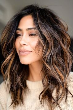 Rambut Brunette, Brunette Hair With Highlights, Dark Hair With Highlights, Fall Hair Color For Brunettes, Brunette Balayage Hair, Brown Hair Balayage, Dark Brown Hair Color, Balayage Brunette, Dark Brown Hair