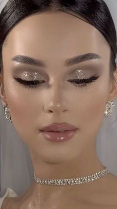 Quinceanera Makeup, Pageant Makeup, Silver Makeup, Hollywood Makeup, Prom Eye Makeup, Prom Makeup Looks, Formal Makeup, Makijaż Smokey Eye, Stunning Makeup