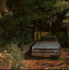 an old car is parked in the yard next to a yellow sign that says no parking