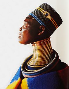 Ukuva iAfrica Ndebele woman with neck rings. In Africa, many of the tribal women - like the Ndebele - wear metal rings or beaded hoops around their necks. These rings as well as other traditional, beaded adornments and ornaments symbolise the woman's (and her family's) status in society. Rings Big, Africa People, Mama Africa, Native Dress, Neck Details, Neck Ring, Elderly People, African People