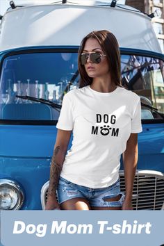 Dog Mom T-shirt, Dog Mom Gift Idea, Dog Mom shirt #dogmomshirt #dogmomshirtfunny #dogmomshirtoutfit #dogmomshirtcute #dogmomgifts #dogmomgiftsideas Sublimation Svg, Tees For Women, New Yorker, Look Fashion, Jersey Shorts, Dog Mom, Style Vintage, Shirt Design, Womens Tees