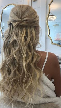 Grad Hairstyles, Bridesmaid Hair Inspo, Bridemaids Hairstyles, Cute Prom Hairstyles, Formal Hairstyles For Long Hair, Half Up Half Down Hair Prom, Simple Prom Hair, Bridesmaid Hair Makeup, Ball Hairstyles