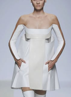 Sculptural Fashion - white panel dress; illusion dress; futuristic fashion design White Clothes, Futuristic Style, Futuristic Fashion, Future Fashion, Michelle Obama