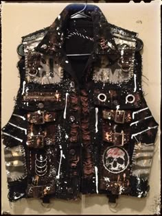 Cherry Clothing, Alternative Fashion Punk, Battle Jackets, Crust Punk, Battle Jacket, Diy Jacket, Womens Outfits