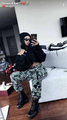 Pinterest @yourtrapprincess ✨ Derra Taylor, Instagram Baddie Outfit, Neon Green Outfits, Winter Drip, Winter Outfits 2019, Outfit Swag