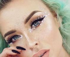 Festivals Makeup, Conceptual Makeup, Nice Makeup, 2020 Makeup, Euphoria Makeup, Rhinestone Makeup, Reading Festival